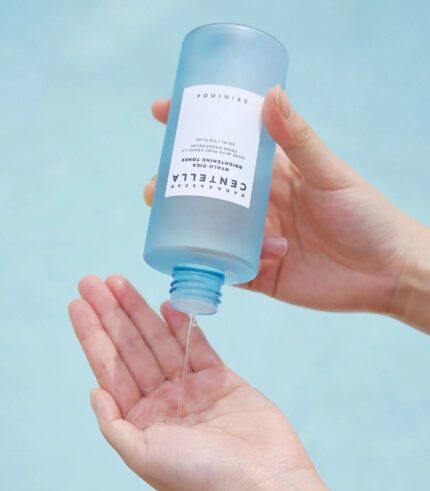 SKIN1004 MADAGASCAR CENTELLA HYALU-CICA BRIGHTENING TONER 210ML